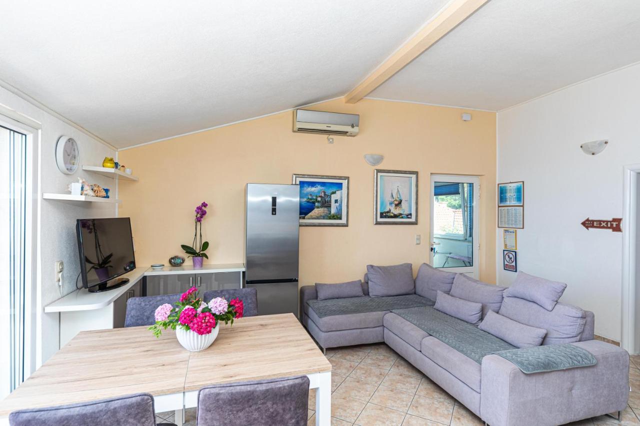 Apartments Villa Nea Leona 特罗吉尔 外观 照片